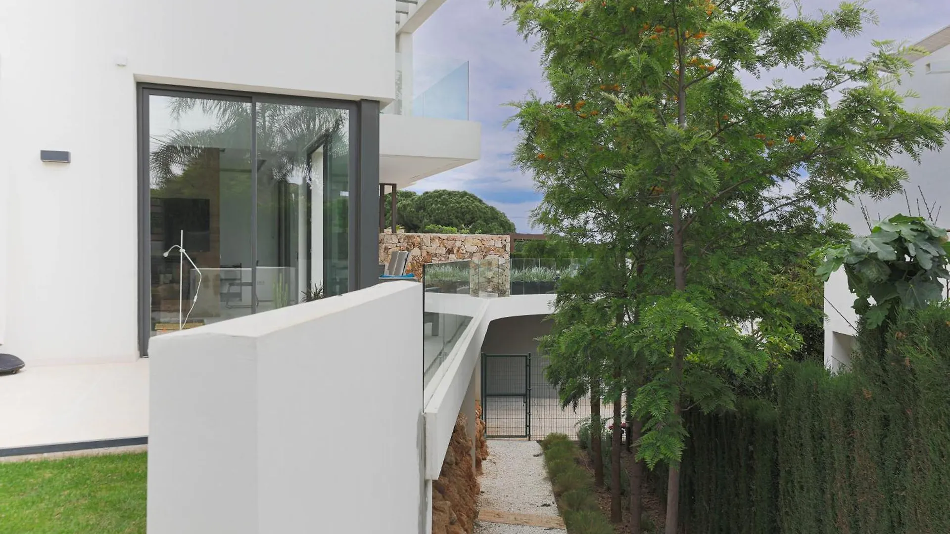R14 Modern Villa With Fantastic Sea Views Marbella