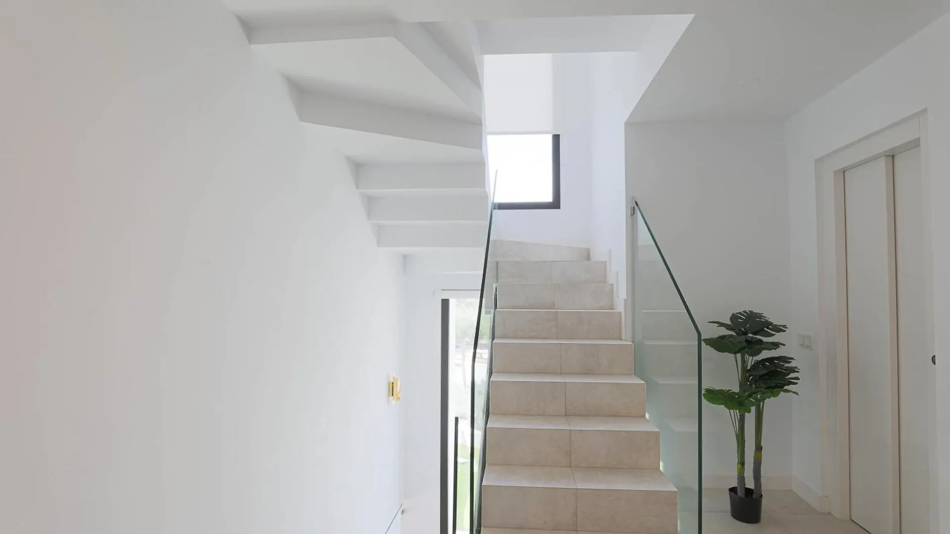 R14 Modern Villa With Fantastic Sea Views Marbella 0*,  Španělsko