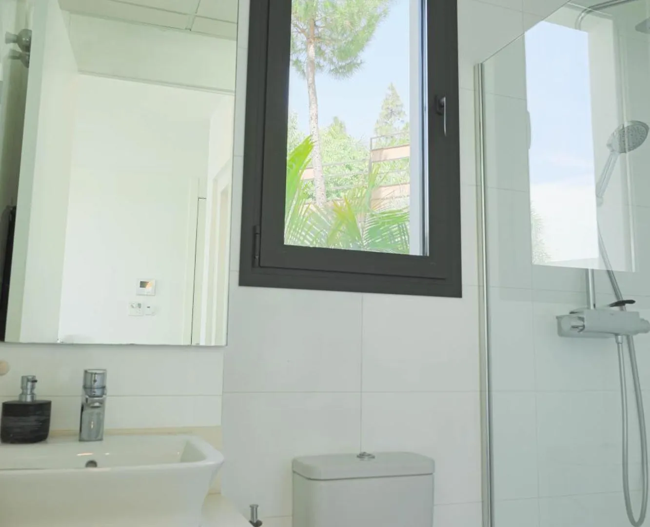 R14 Modern Villa With Fantastic Sea Views ماربيا