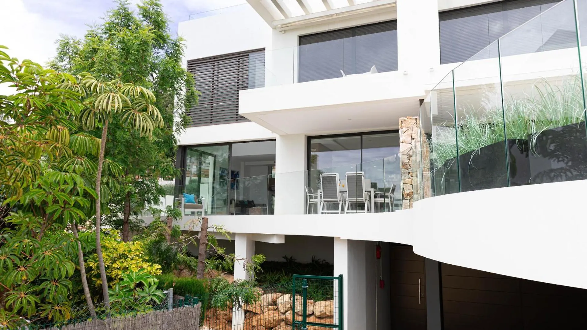 R14 Modern Villa With Fantastic Sea Views Marbella Španělsko