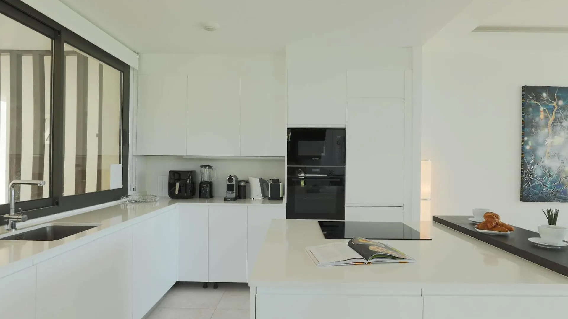 R14 Modern Villa With Fantastic Sea Views ماربيا